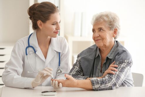 médico e paciente com diabetes